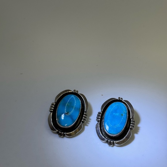 Navajo Roger Apachito sterling silver clip earrings w/ natural turquoise - Picture 3 of 16